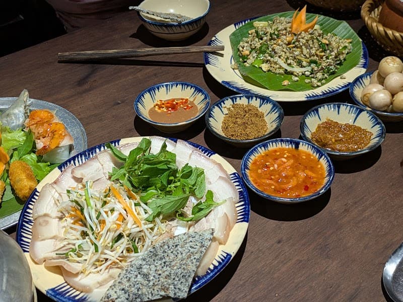 Cơm niêu Chạn